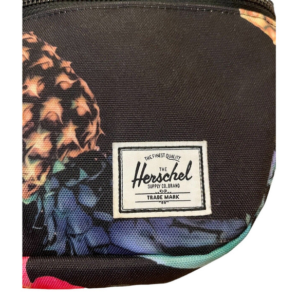 Herschel Hip / Fanny Pack Pineapple & Hibiscus Print Adjustable Straps Hawaii - Picture 4 of 7